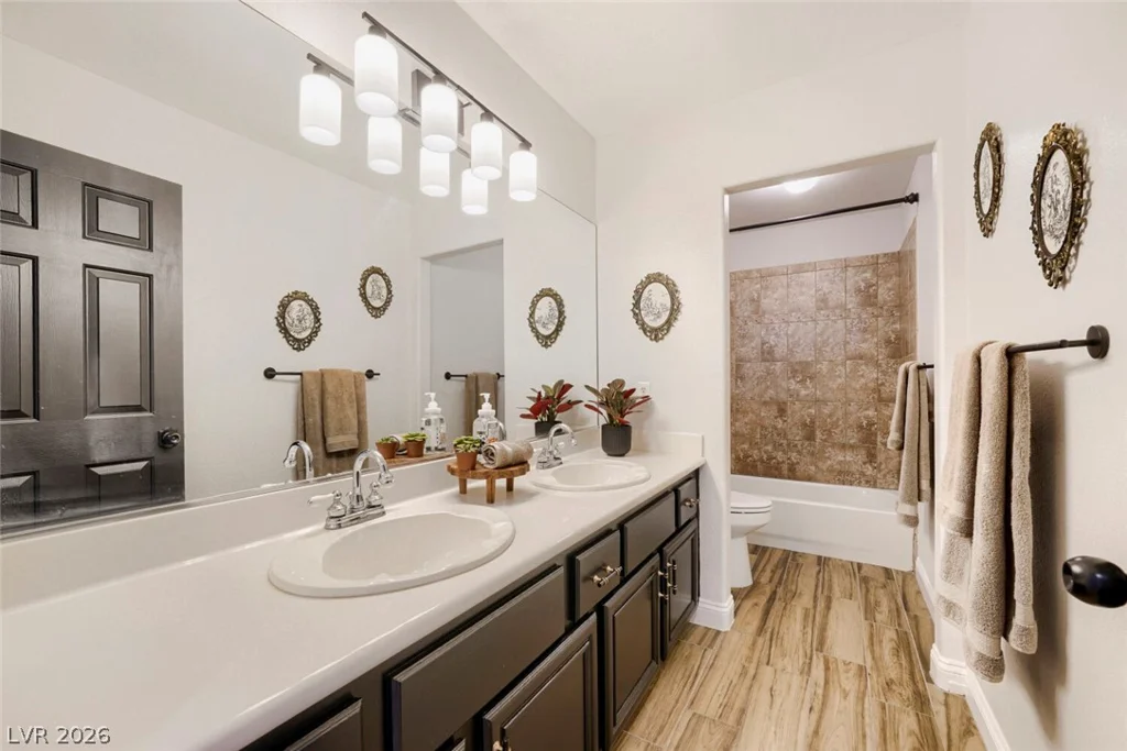 8716 Castle Hill, Las Vegas, NV 89129