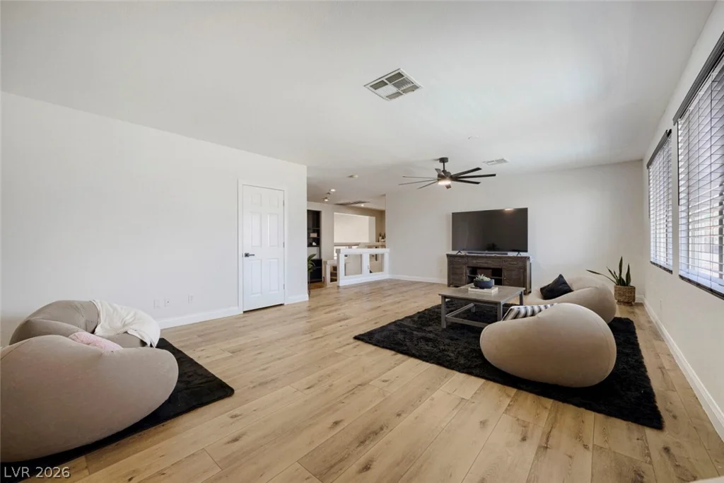 8716 Castle Hill, Las Vegas, NV 89129