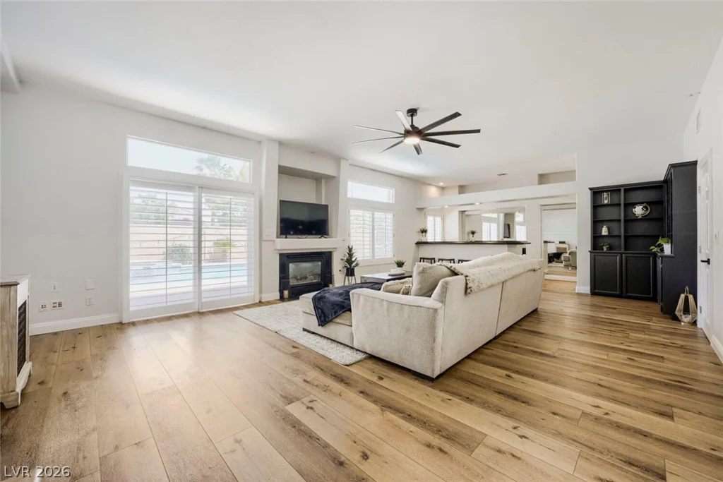 8716 Castle Hill, Las Vegas, NV 89129
