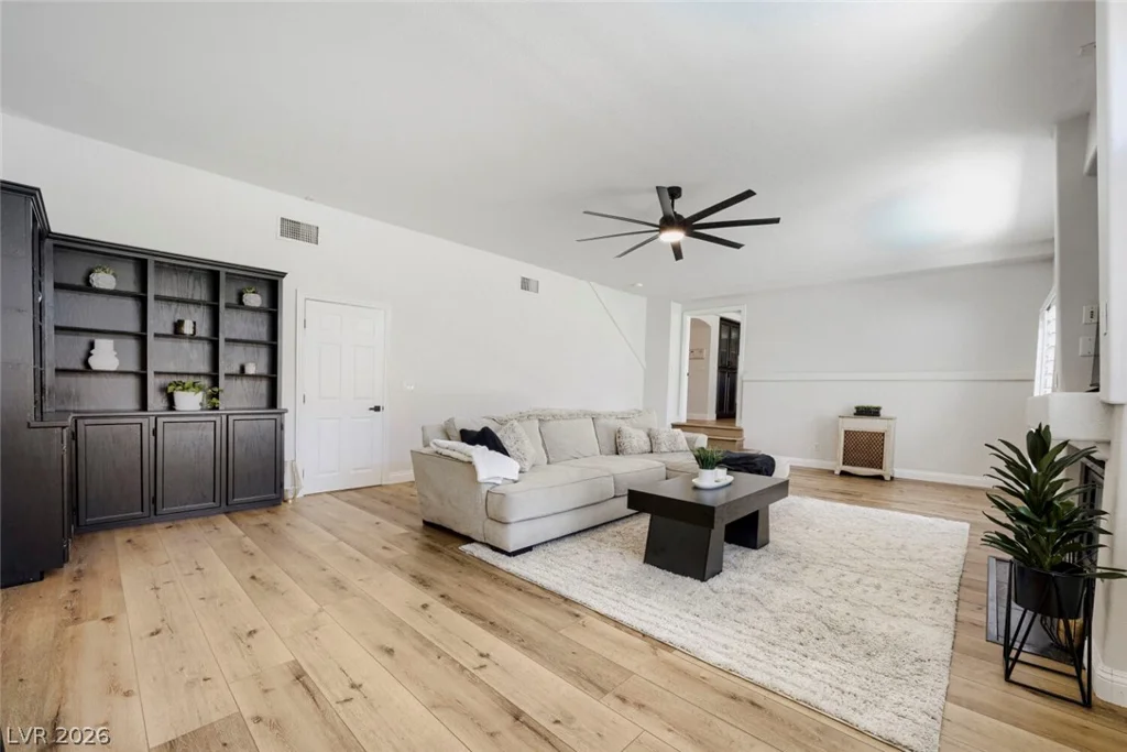 8716 Castle Hill, Las Vegas, NV 89129
