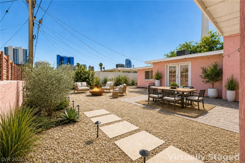 2105 Santa Paula, Las Vegas, NV 89104