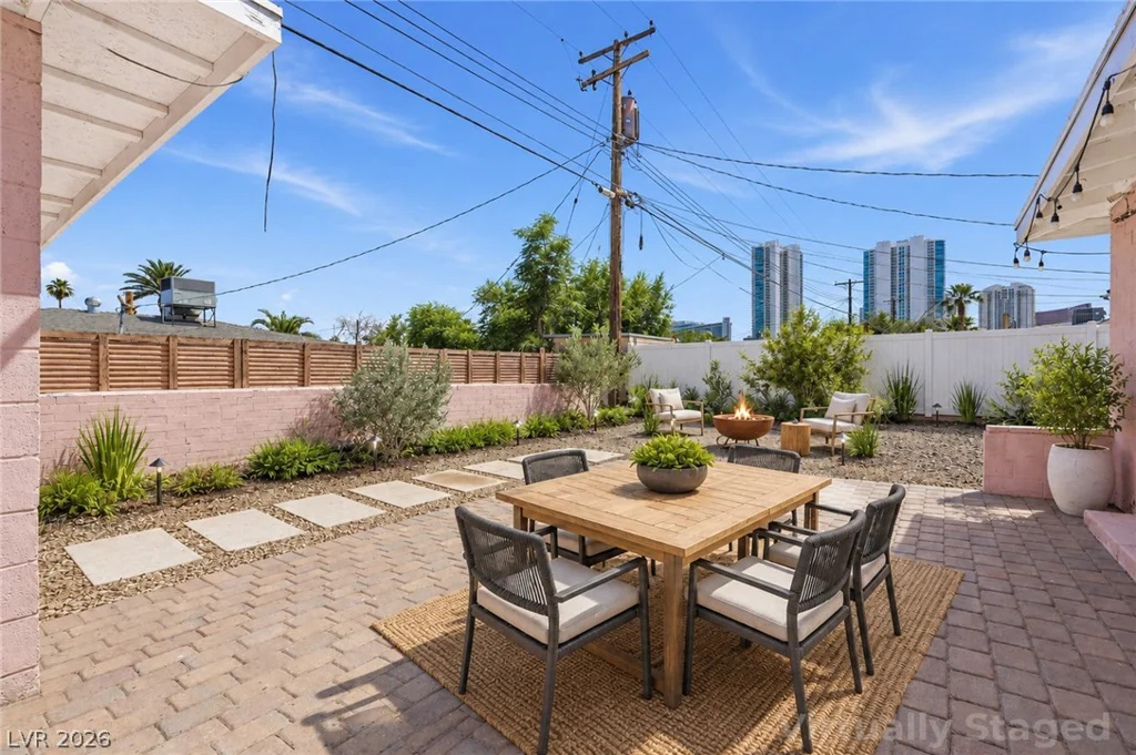 2105 Santa Paula, Las Vegas, NV 89104