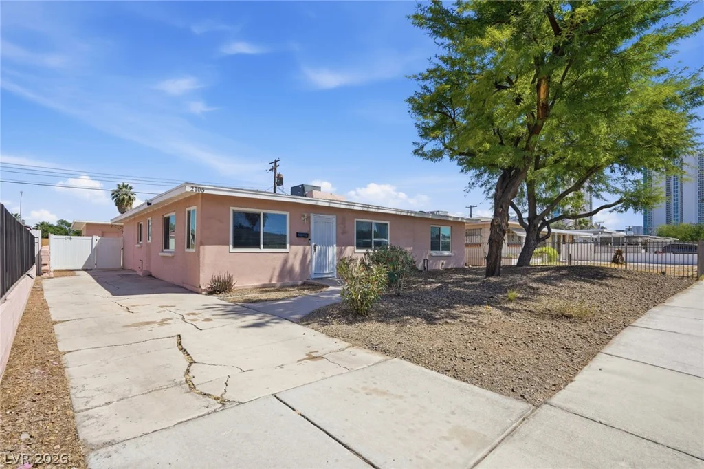 2105 Santa Paula, Las Vegas, NV 89104