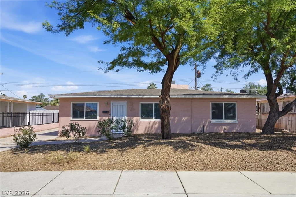 2105 Santa Paula, Las Vegas, NV 89104