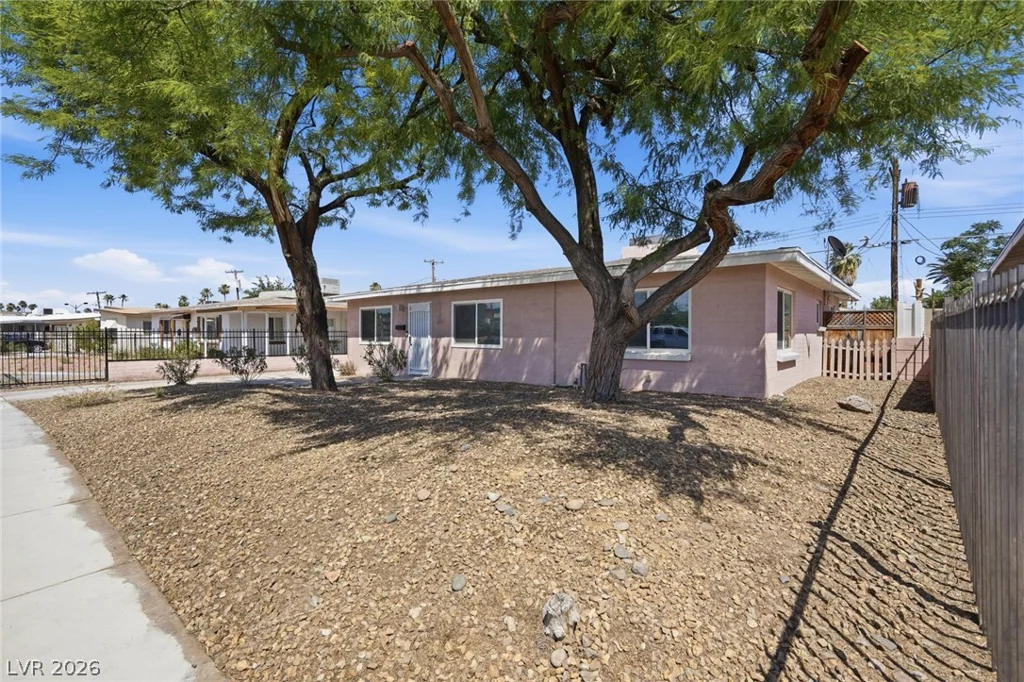 2105 Santa Paula, Las Vegas, NV 89104