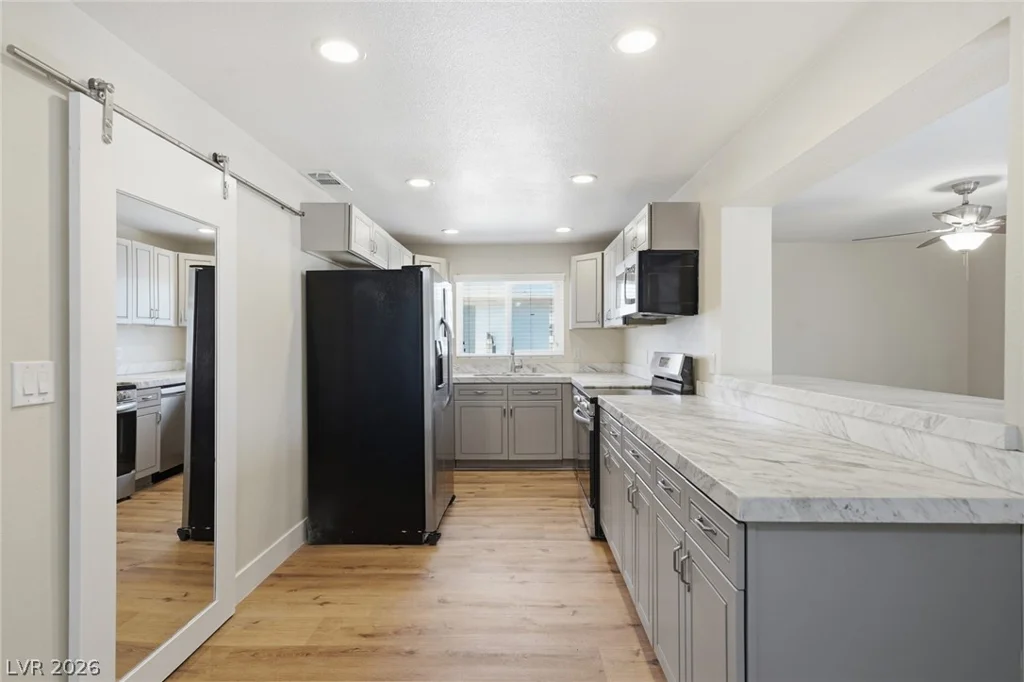 2105 Santa Paula, Las Vegas, NV 89104