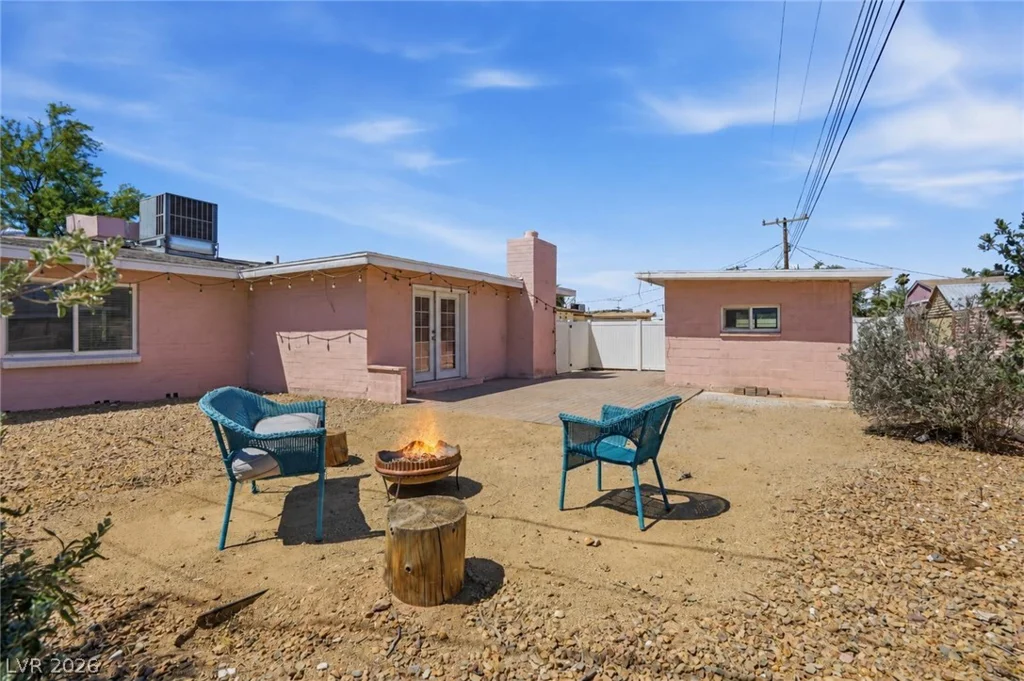 2105 Santa Paula, Las Vegas, NV 89104