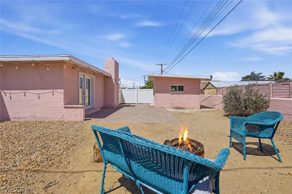 2105 Santa Paula, Las Vegas, NV 89104