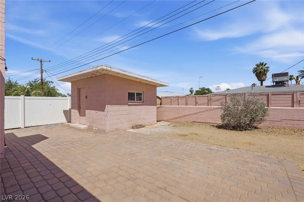 2105 Santa Paula, Las Vegas, NV 89104