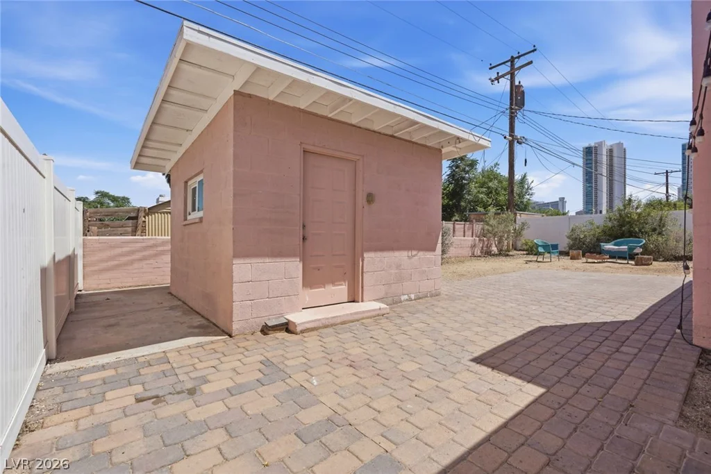 2105 Santa Paula, Las Vegas, NV 89104