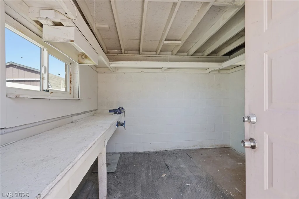 2105 Santa Paula, Las Vegas, NV 89104