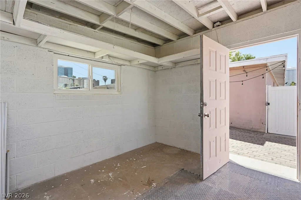 2105 Santa Paula, Las Vegas, NV 89104