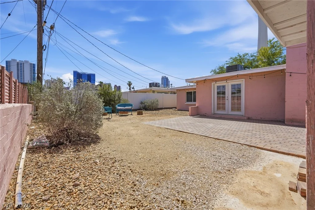 2105 Santa Paula, Las Vegas, NV 89104
