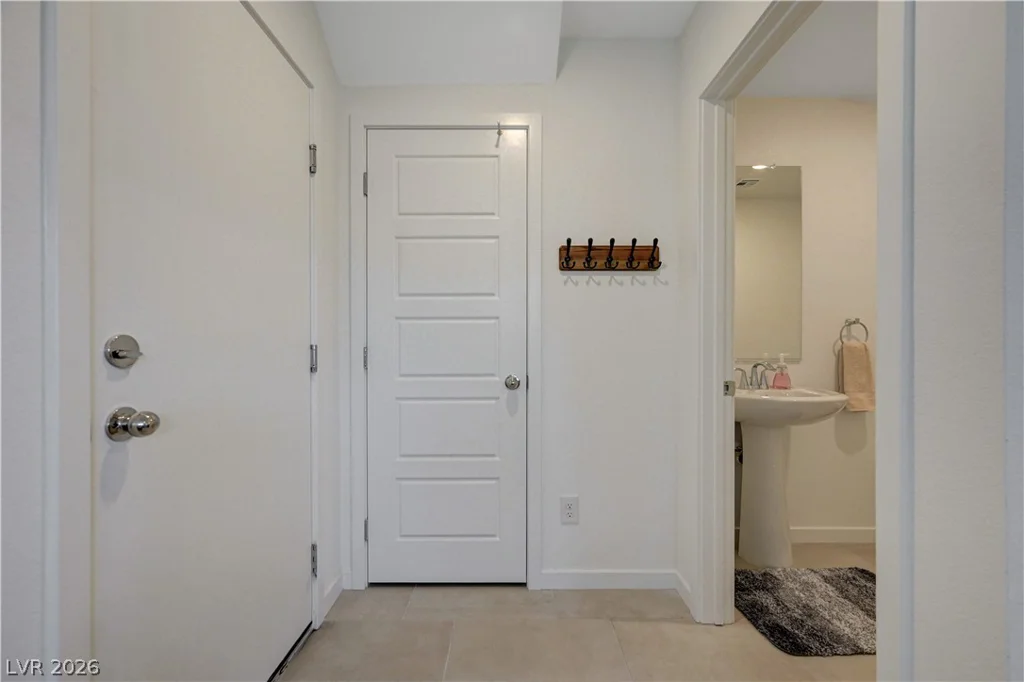 6318 Foxes Dale, Las Vegas, NV 89166