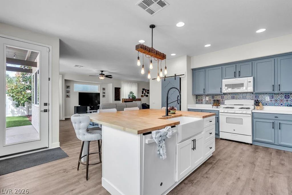 8155 Deer Clan, Las Vegas, NV 89131