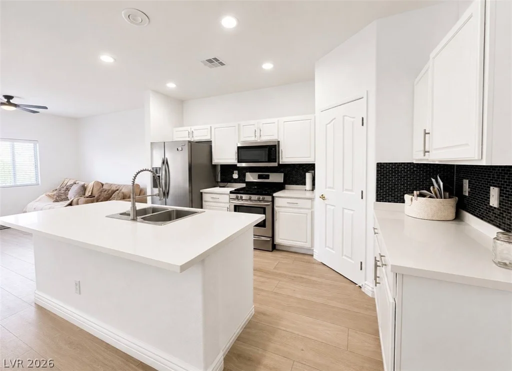 2444 Belt Buckley, Henderson, NV 89002