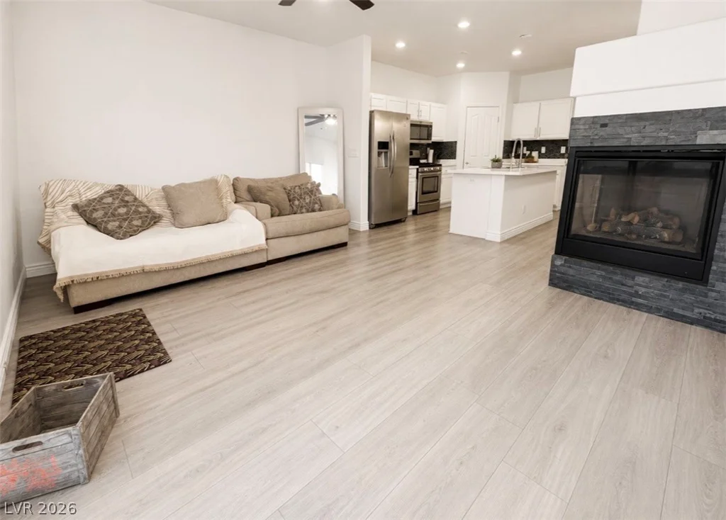 2444 Belt Buckley, Henderson, NV 89002