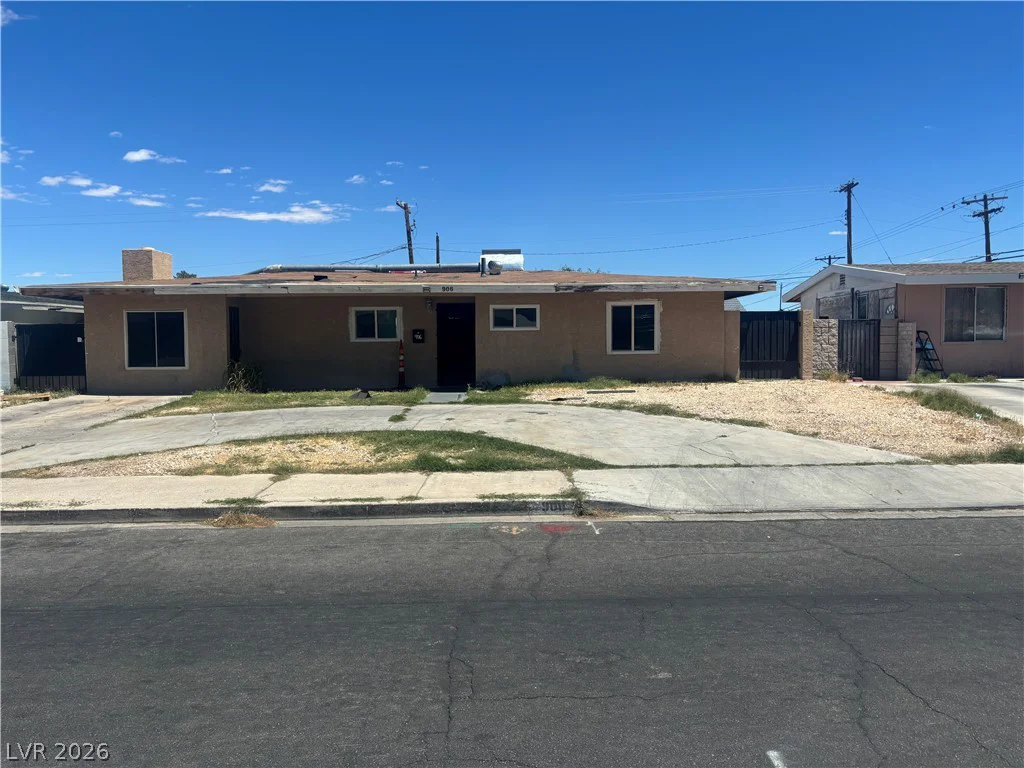 906 Baker, Las Vegas, NV 89108