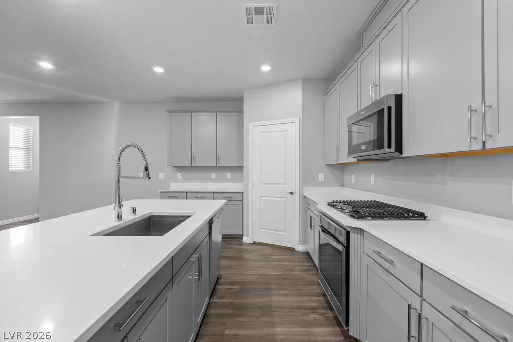 909 Riverlawn, Las Vegas, NV 89138