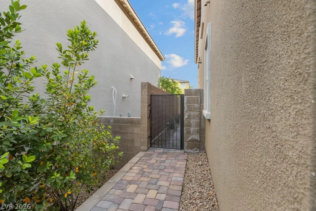 909 Riverlawn, Las Vegas, NV 89138