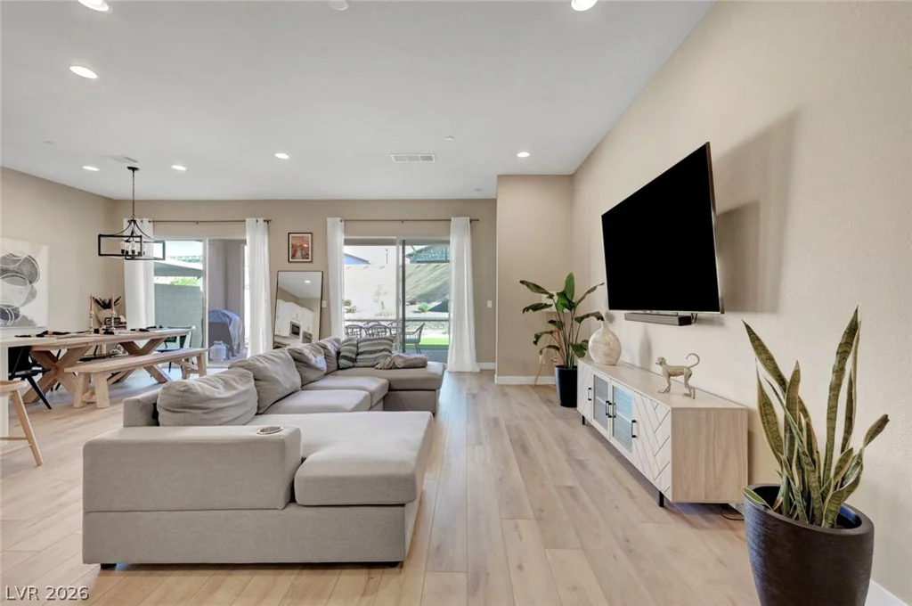 552 Comodo, Henderson, NV 89011