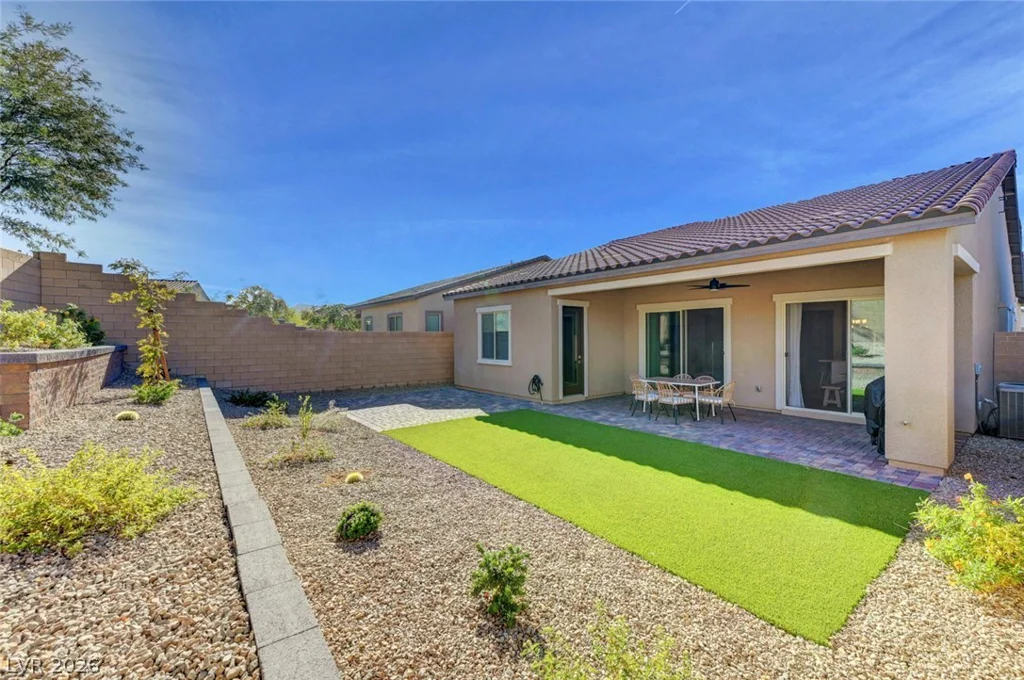 552 Comodo, Henderson, NV 89011
