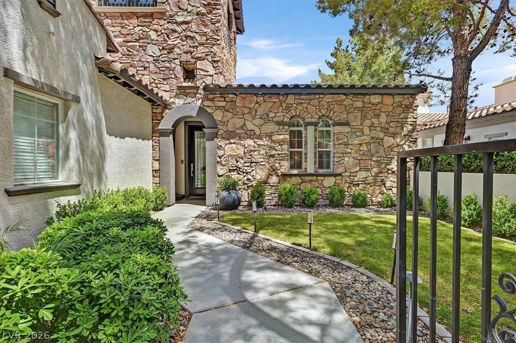 11828 WATERFORD CASTLE, Las Vegas, NV 89141