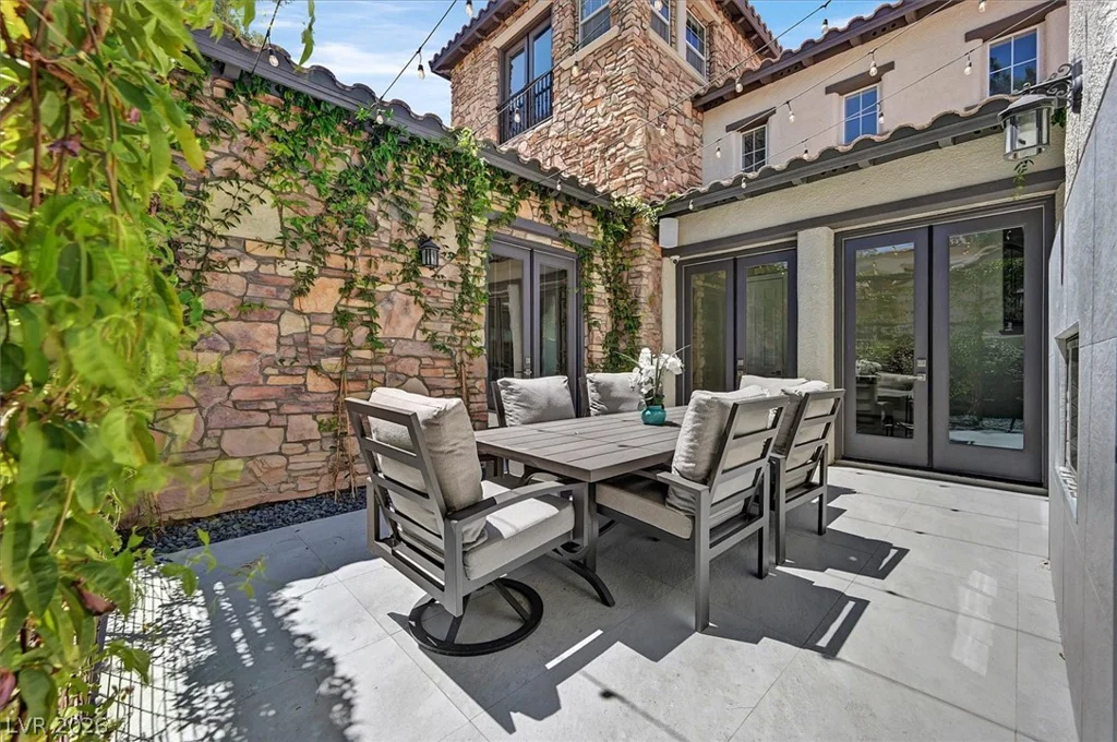 11828 WATERFORD CASTLE, Las Vegas, NV 89141
