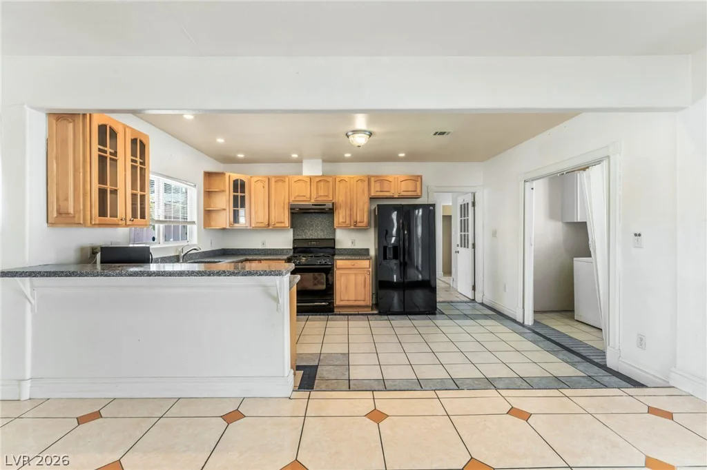 2100 Sundale, Las Vegas, NV 89102