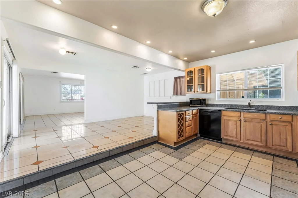 2100 Sundale, Las Vegas, NV 89102