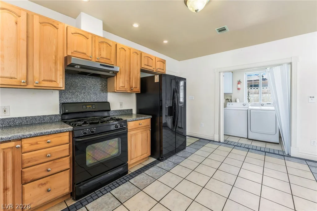 2100 Sundale, Las Vegas, NV 89102