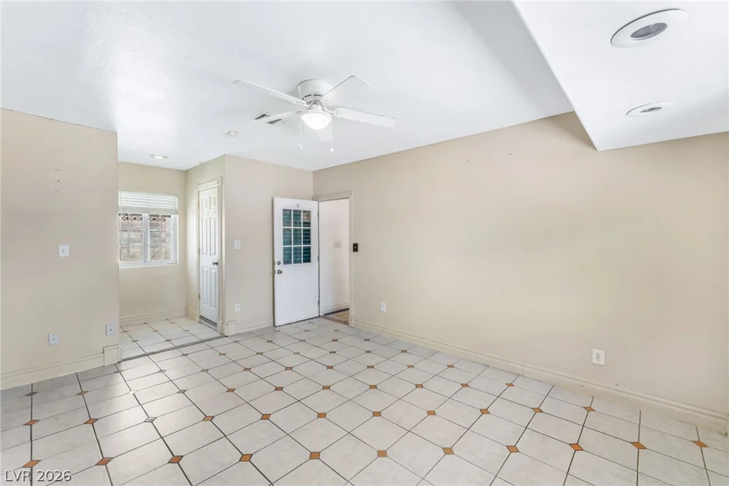 2100 Sundale, Las Vegas, NV 89102