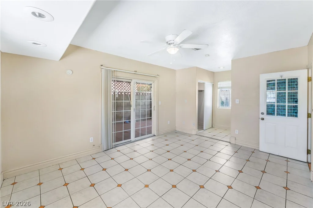 2100 Sundale, Las Vegas, NV 89102