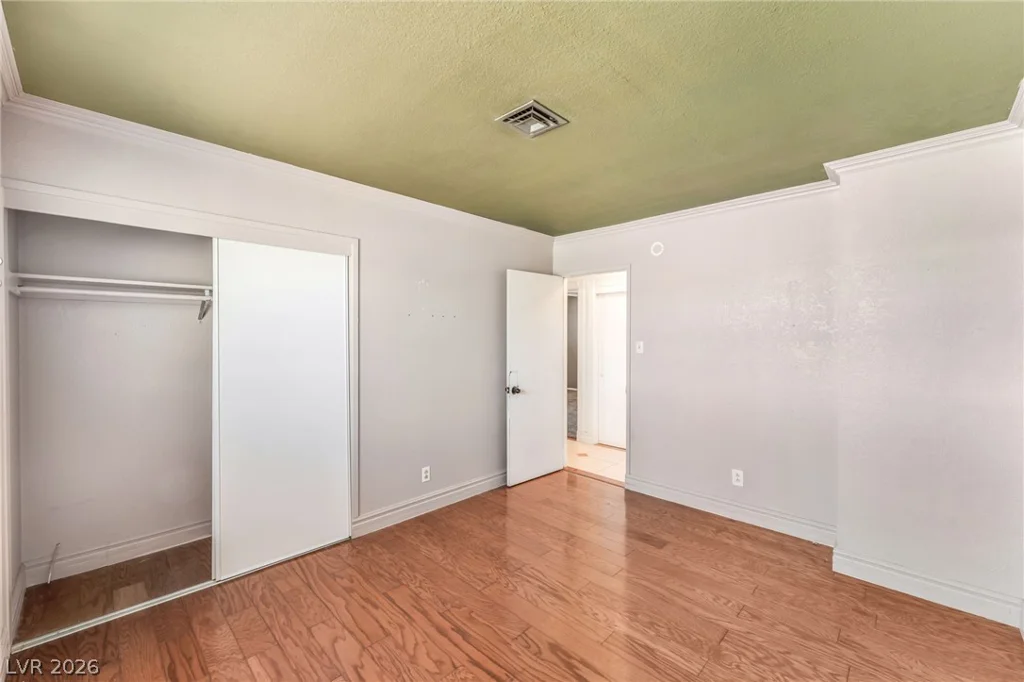 2100 Sundale, Las Vegas, NV 89102