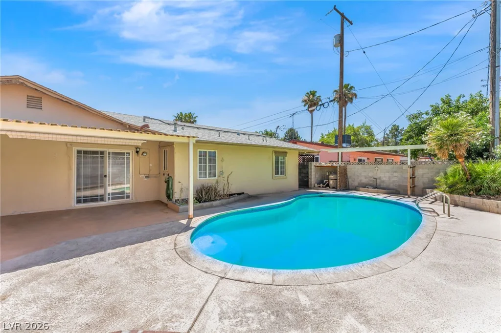 2100 Sundale, Las Vegas, NV 89102