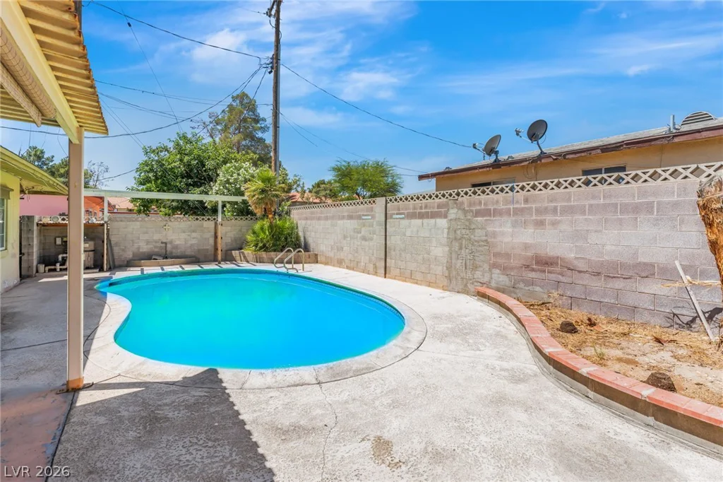 2100 Sundale, Las Vegas, NV 89102