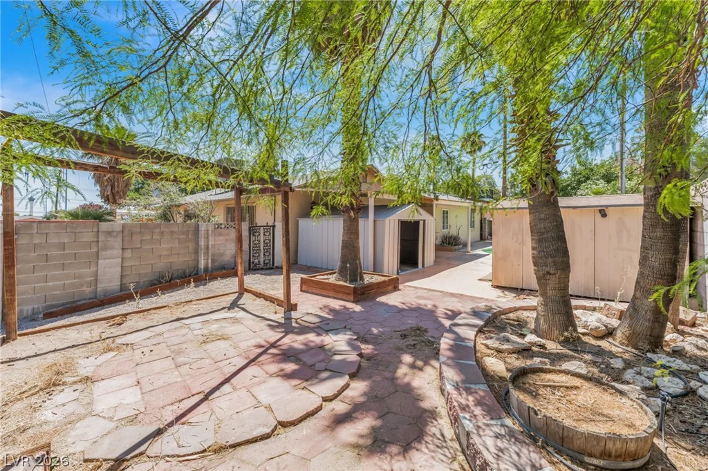 2100 Sundale, Las Vegas, NV 89102