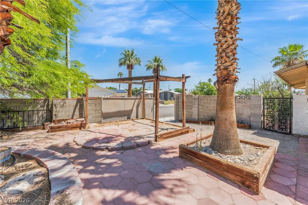 2100 Sundale, Las Vegas, NV 89102