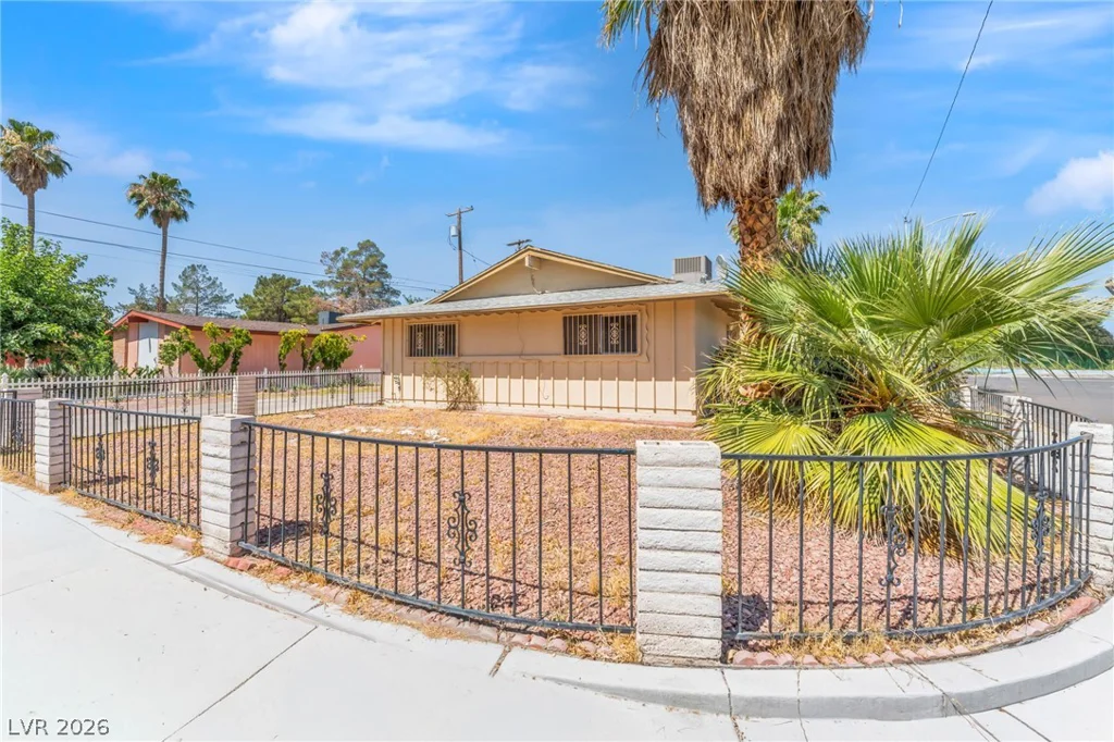 2100 Sundale, Las Vegas, NV 89102