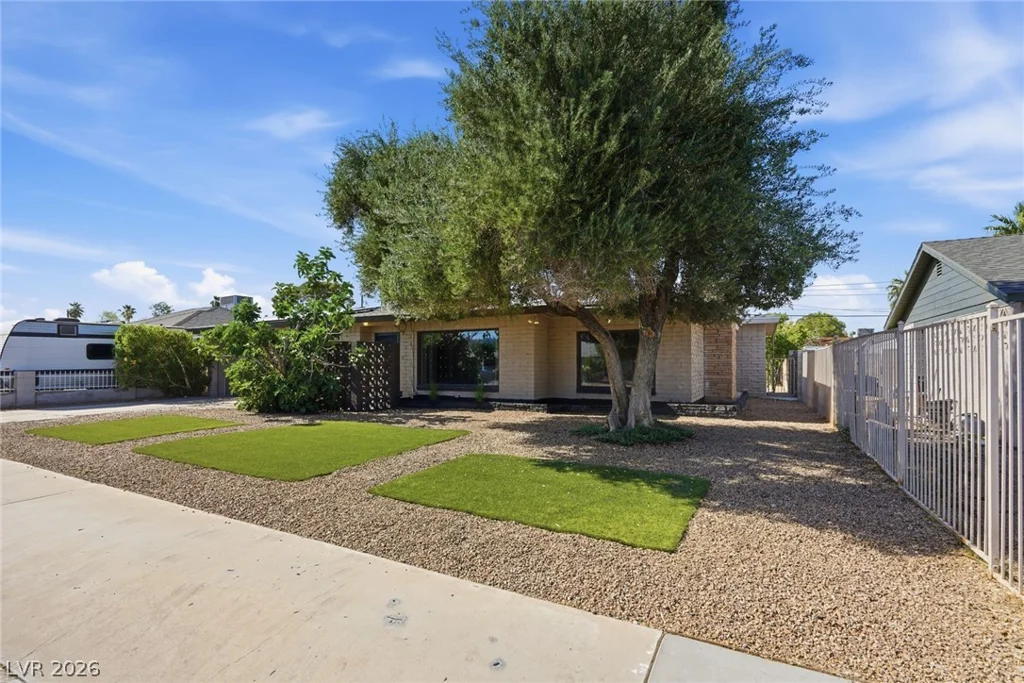 909 Canosa, Las Vegas, NV 89104