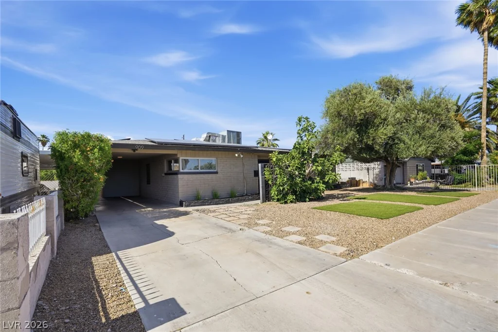 909 Canosa, Las Vegas, NV 89104