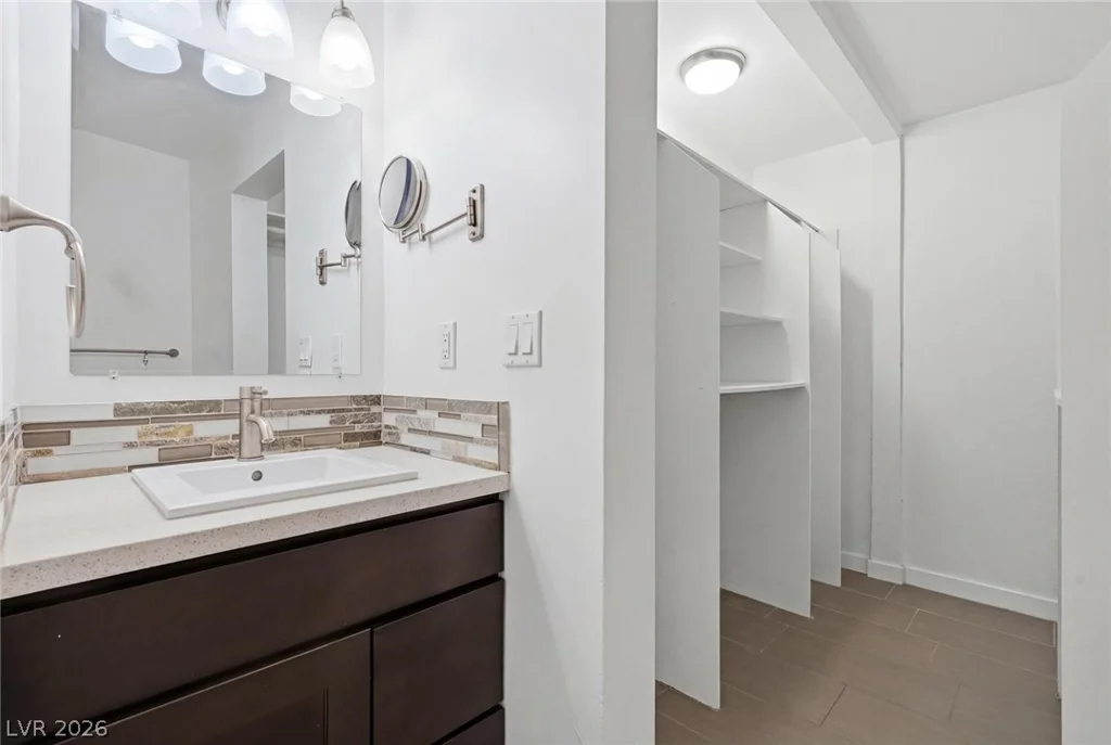 909 Canosa, Las Vegas, NV 89104