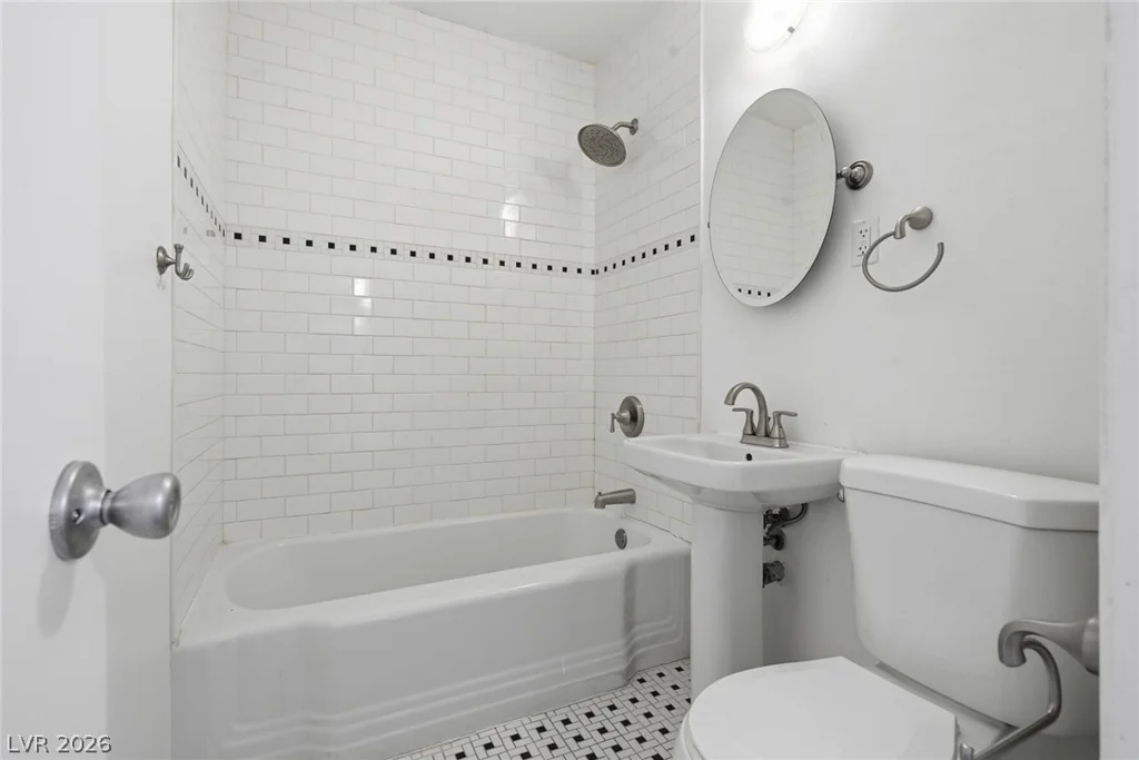909 Canosa, Las Vegas, NV 89104