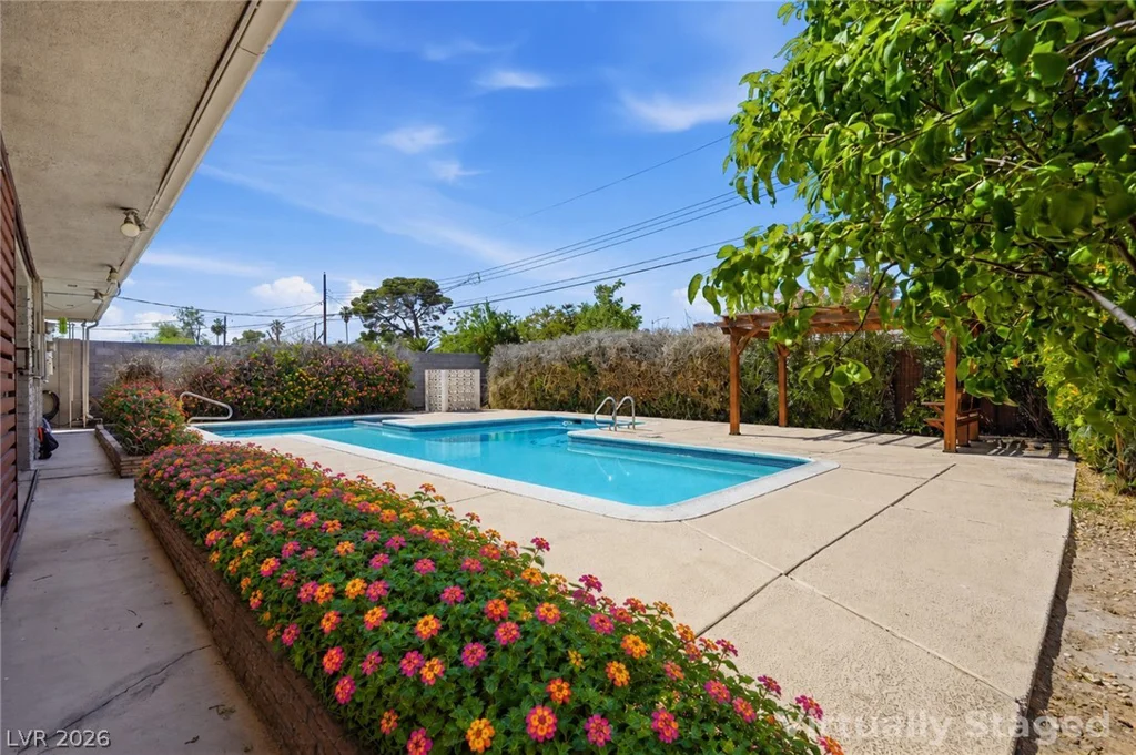 909 Canosa, Las Vegas, NV 89104