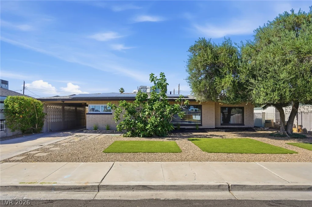 909 Canosa, Las Vegas, NV 89104