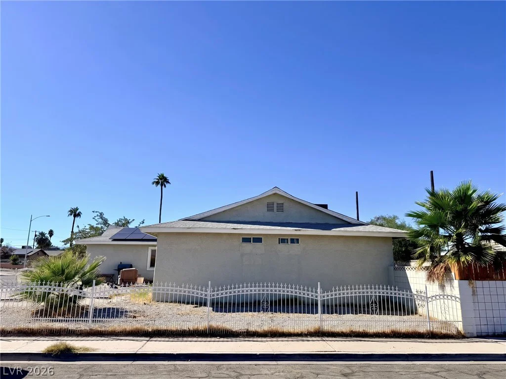2116 La Harve, Las Vegas, NV 89106