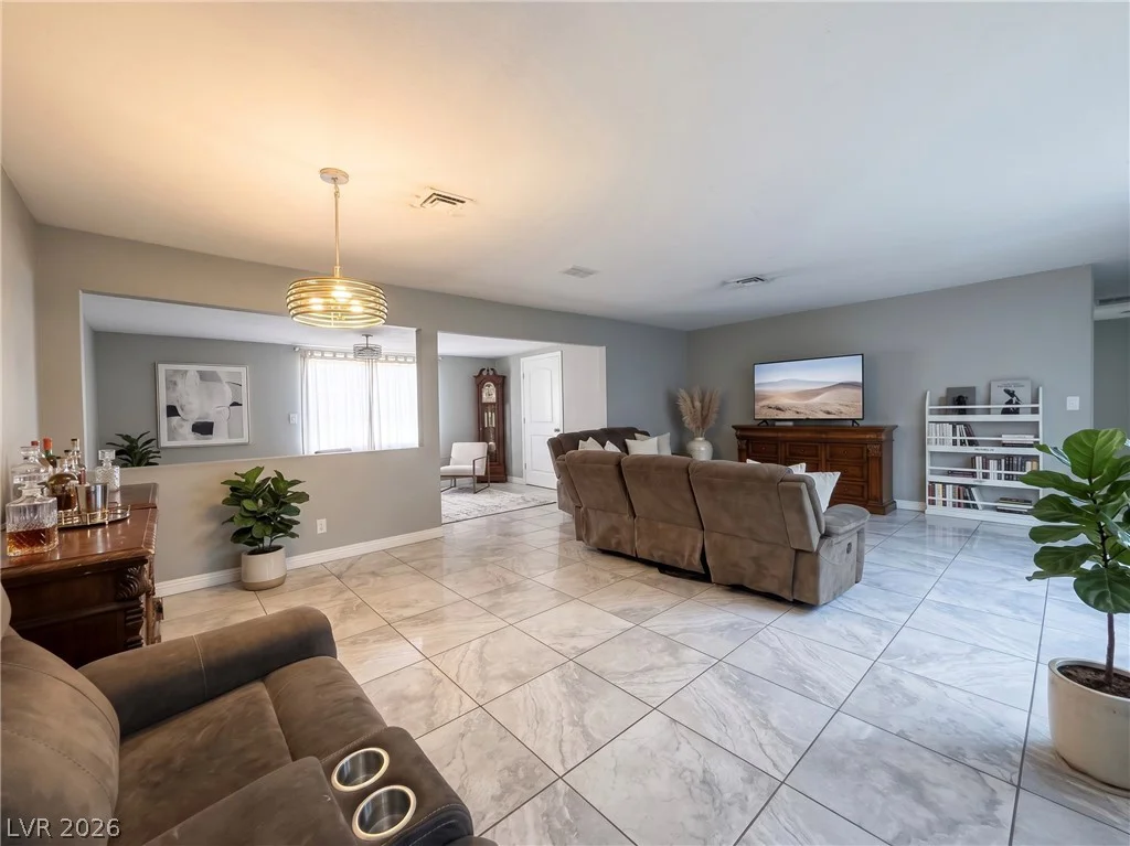 2116 La Harve, Las Vegas, NV 89106