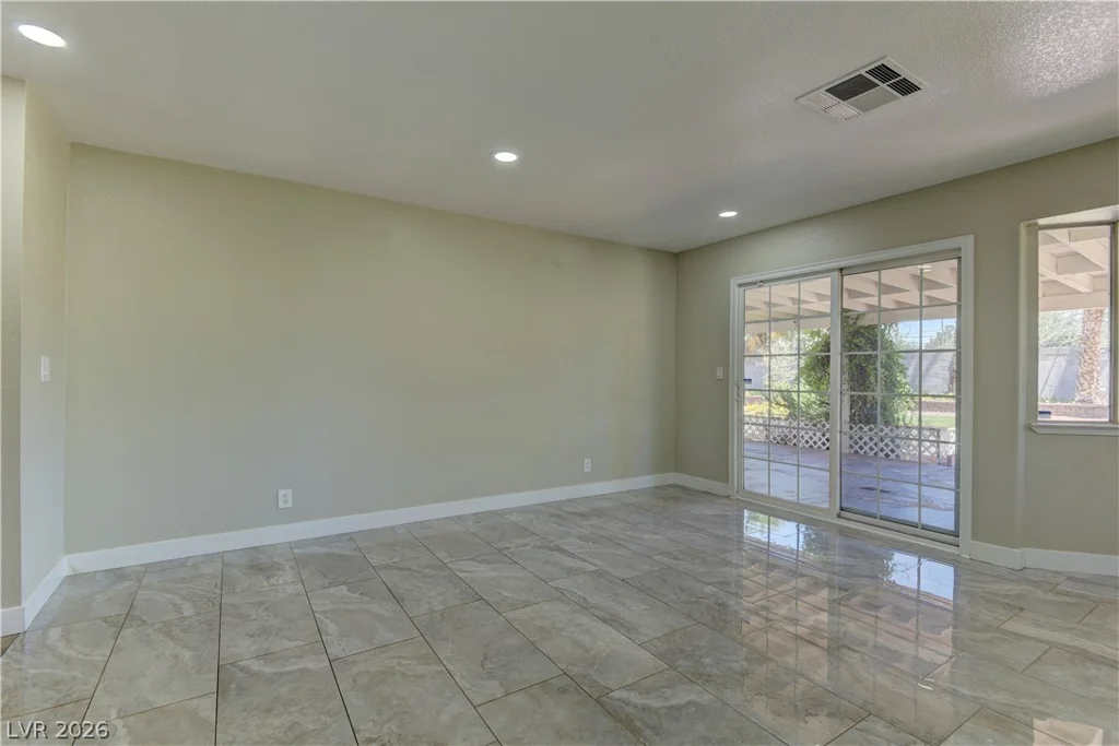 5701 Capitola, Las Vegas, NV 89108