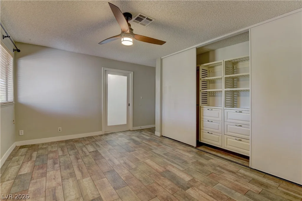 5701 Capitola, Las Vegas, NV 89108