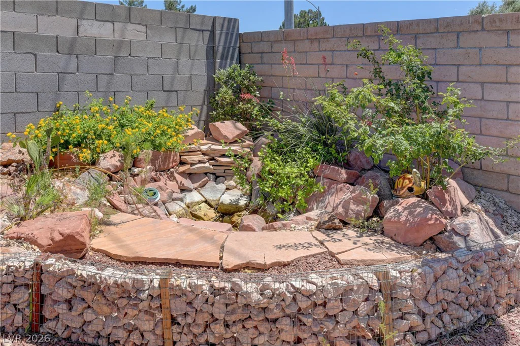 5701 Capitola, Las Vegas, NV 89108